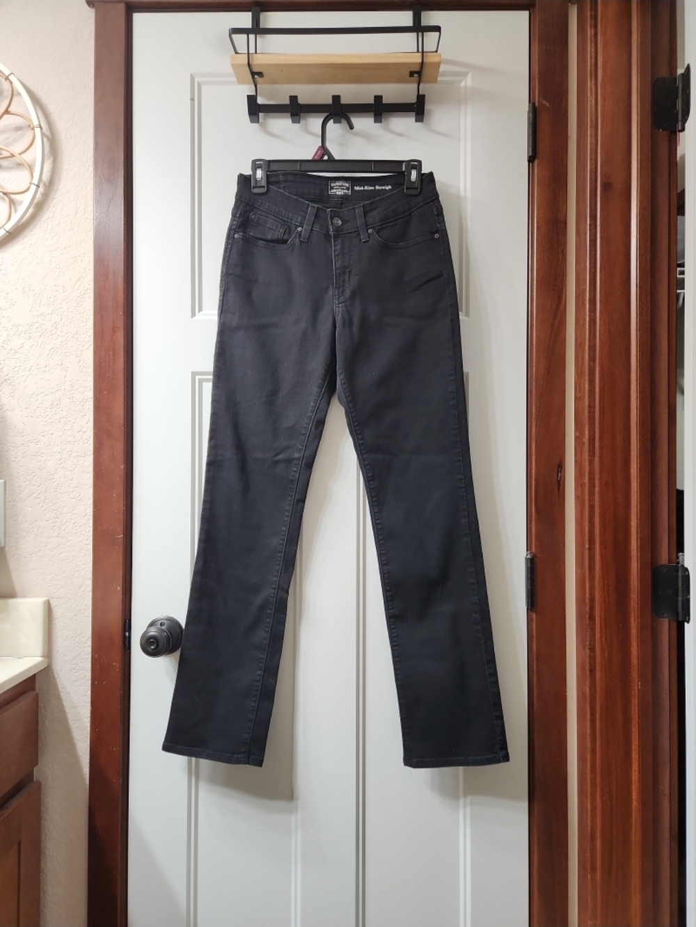 Levi's Black Mid-Rise Straight Jeans - 6